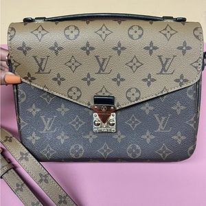 Louis Vuitton Pochette Metis Reverse